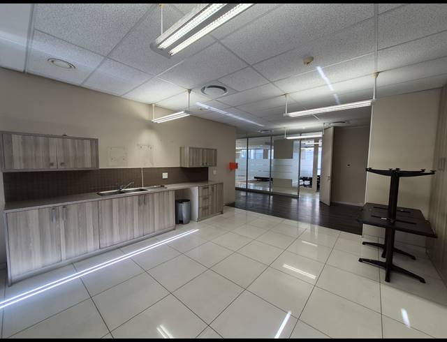 978M² OFFICE TO LET IN SANDTON CENTRAL